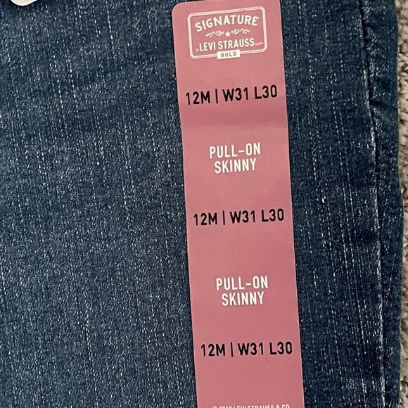 Signature by Levi Straus and Co. Women’s totally shaping pull on skinny jeans. - Picture 11 of 13